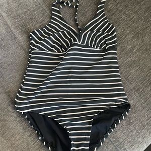 One piece swimwear